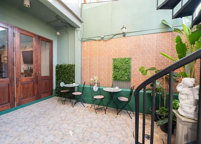 Villa For Big Groups 3mins Walk Mrt *